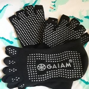 Yoga socks and gloves
